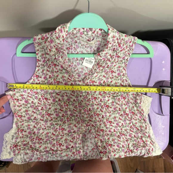 BNWT - A&F floral button up top - Picture 9 of 9